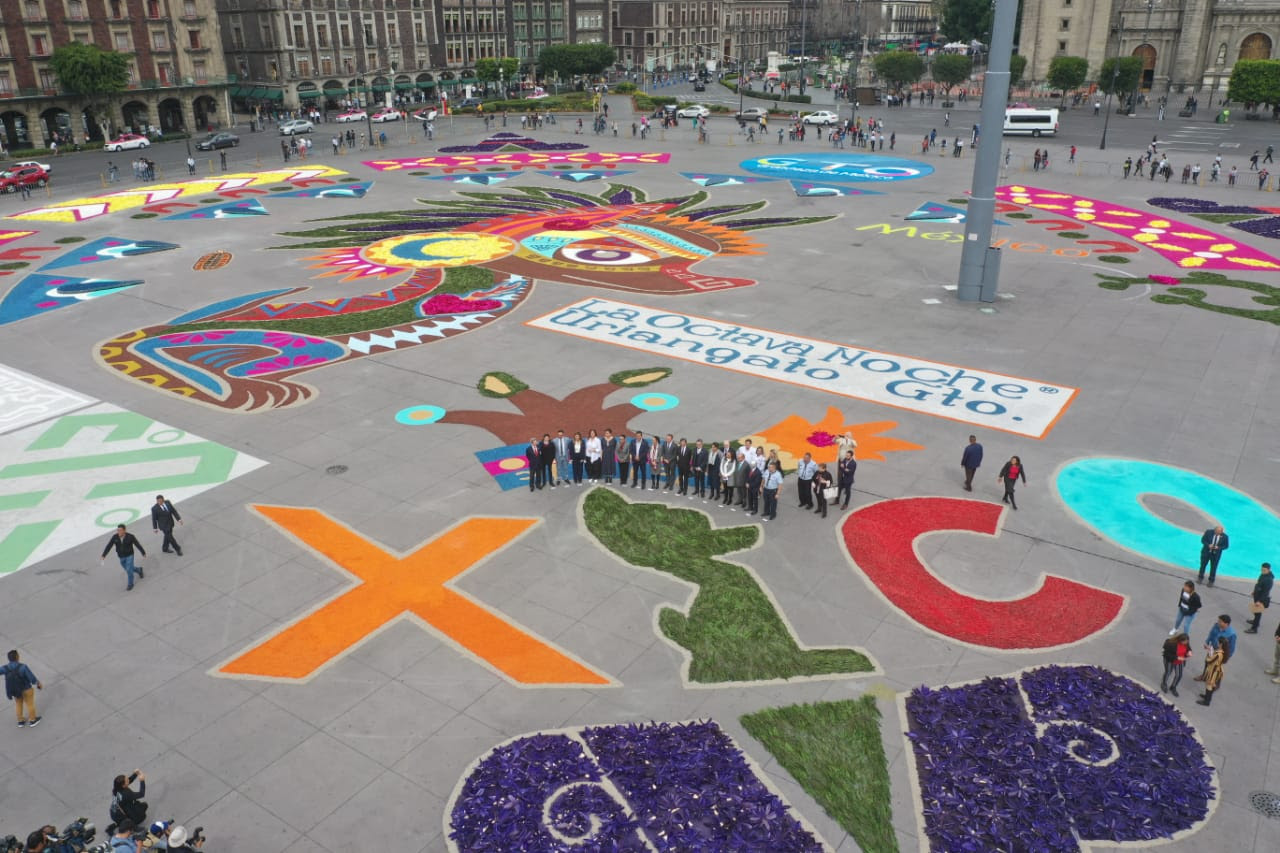 Inauguran alfombra monumental "Arte Efímero", en el Zócalo CDMX