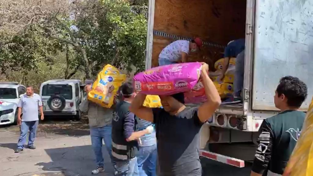Asociaciones civiles recibieron alimentos para perros y gatos