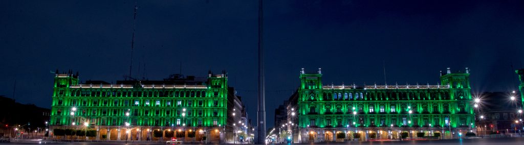 Ciudad de México celebra la sanidad vegetal iluminada de verde
