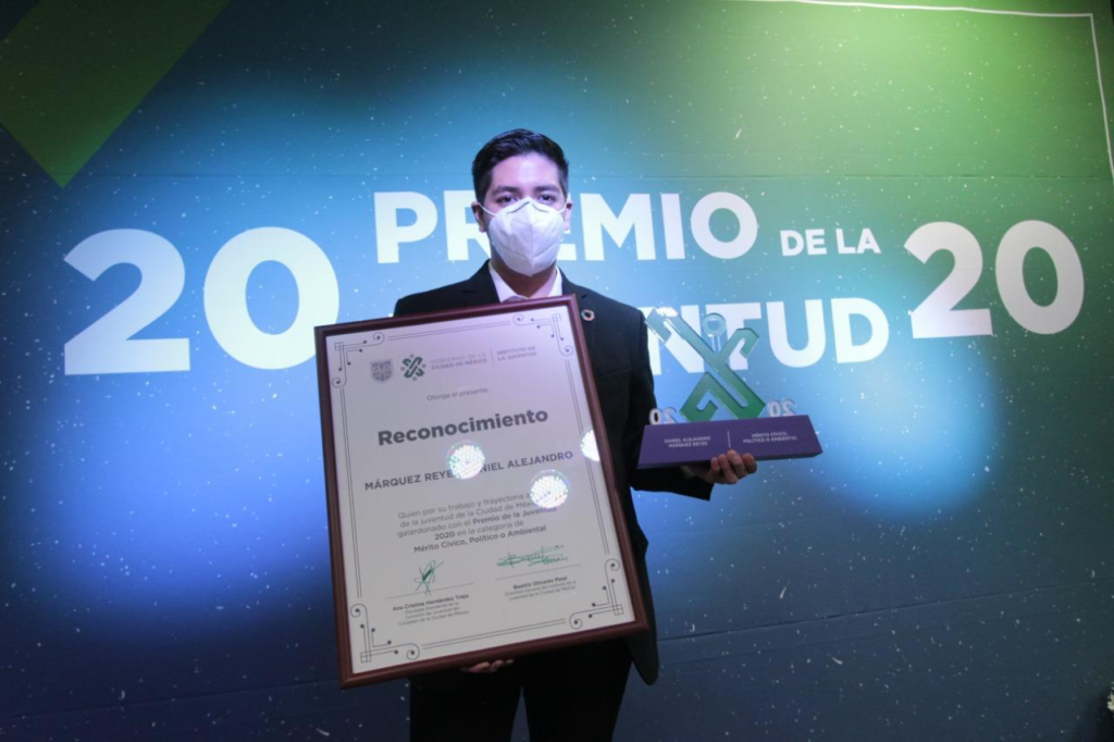 Galardonan a politécnicos con Premio de la Juventud  