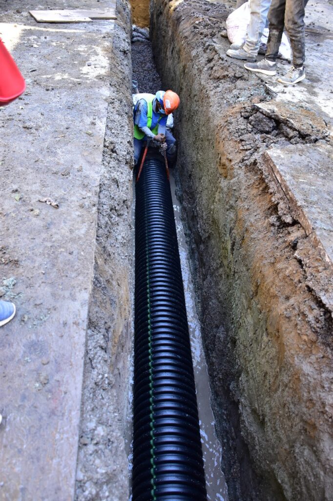 V. Carranza rehabilita tubería de agua potable y drenaje 