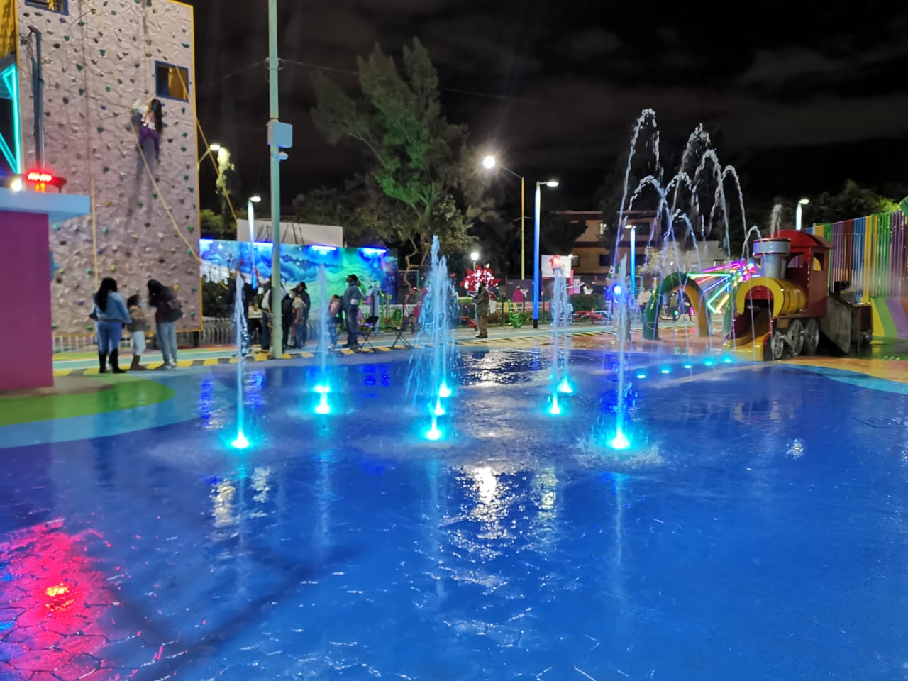 Reinauguran Plaza Santa Juanita en col. 20 de noviembre Prensa Animal