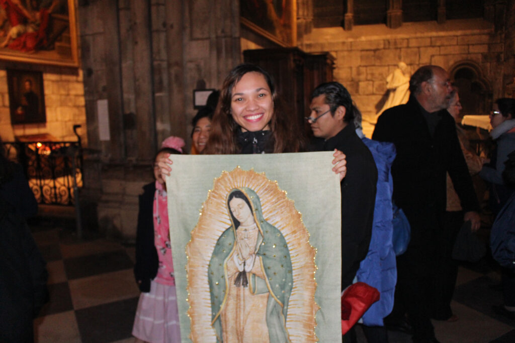 Hasta en París veneran a la Virgen de Guadalupe