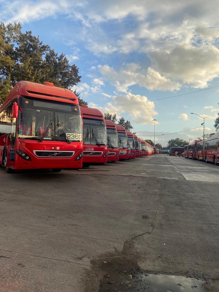 Ignora Gobierno de la CDMX a 17 Metrobuses nuevos 