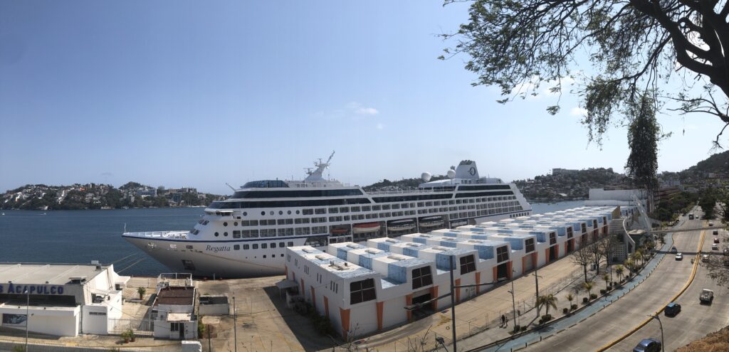 Arriba el crucero Regatta de la naviera Oceania Cruises 