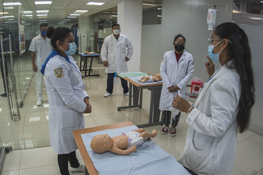 Reanudan clases presenciales en la ENEO