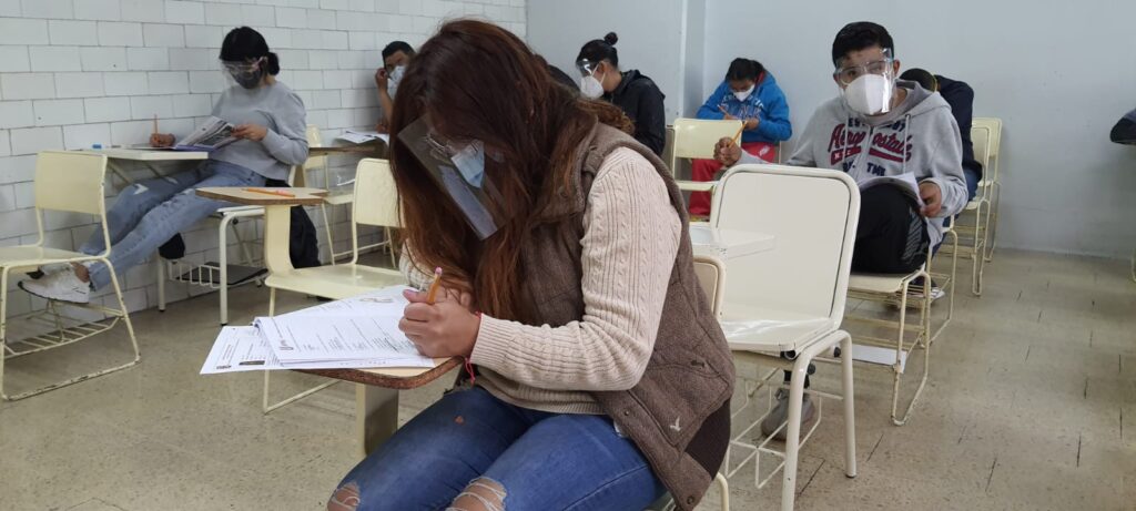 Aspirantes realizan examen de admisión al IPN 