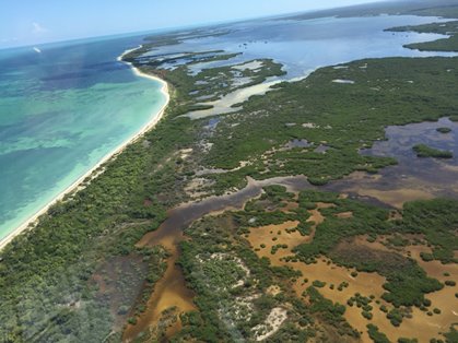 Gobierno se compromete con la protección de Holbox 