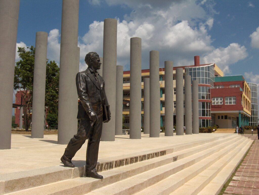 Cooperarán IPN y la Universidad de Ciencias de Cuba