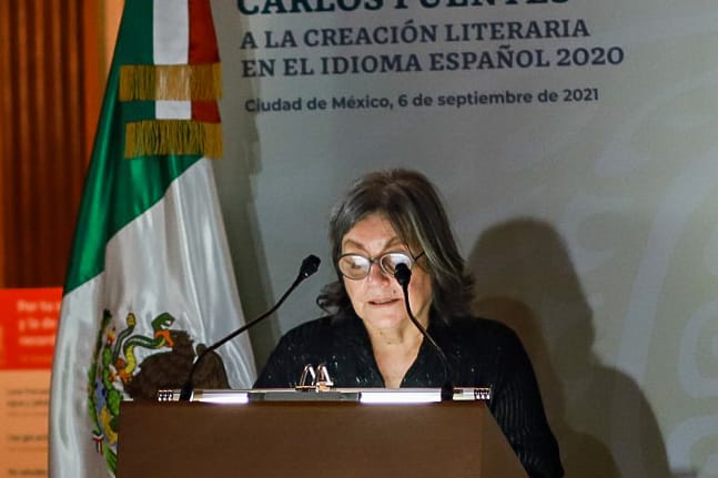 Premio Carlos Fuentes a la escritora Diamela Eltit 