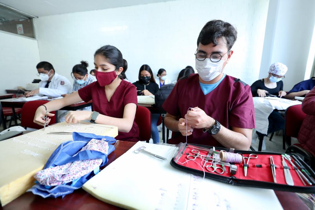 Alista IPN retorno presencial de estudiantes a clínicas