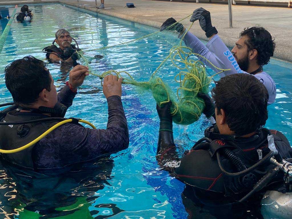 Retiran redes fantasma en Bahía de Banderas 