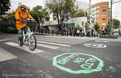 Celebra Greenpeace ciclovía en Av. Insurgentes de CDMX 