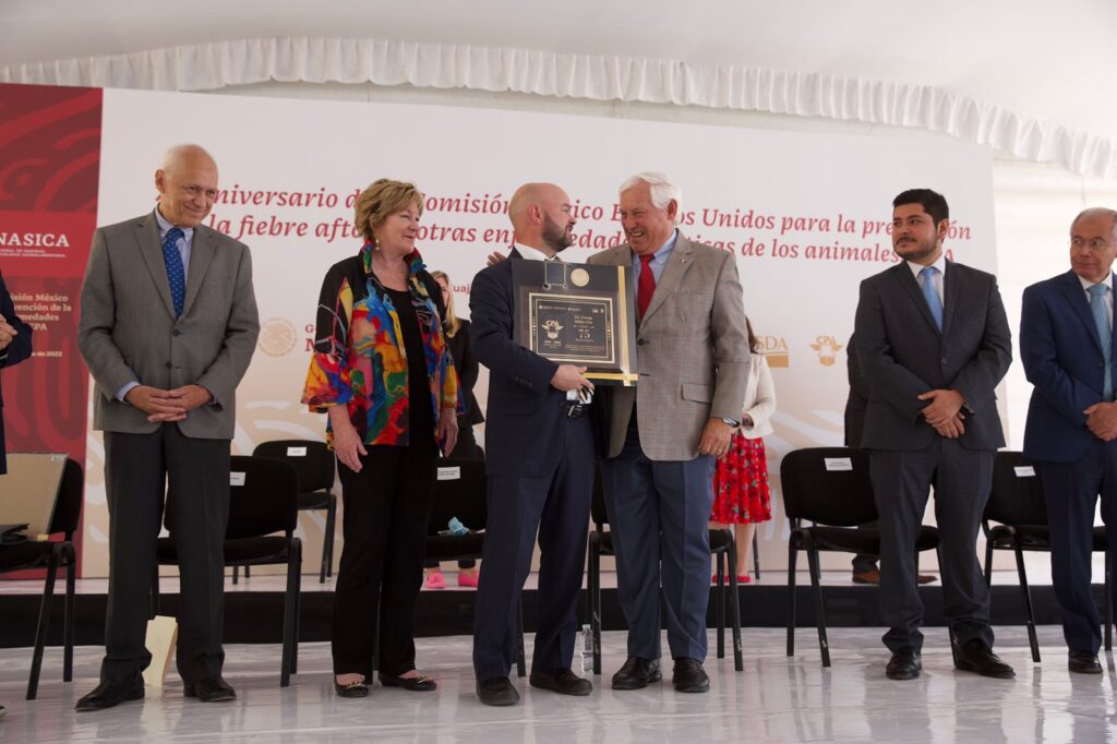 Celebran 75 años de erradicar enfermedades de animales