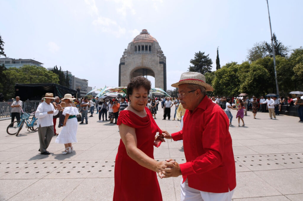 Monumento a la Revolución  será salón masivo de baile 