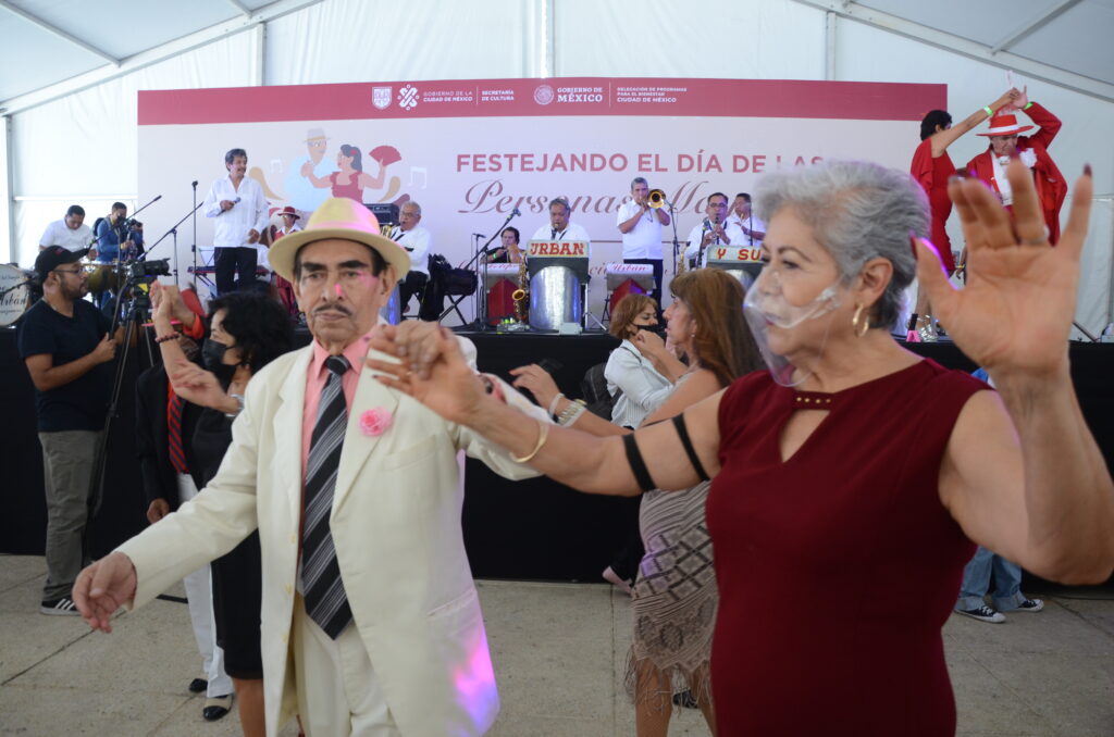 Cinco mil personas mayores festejaron su Día bailando