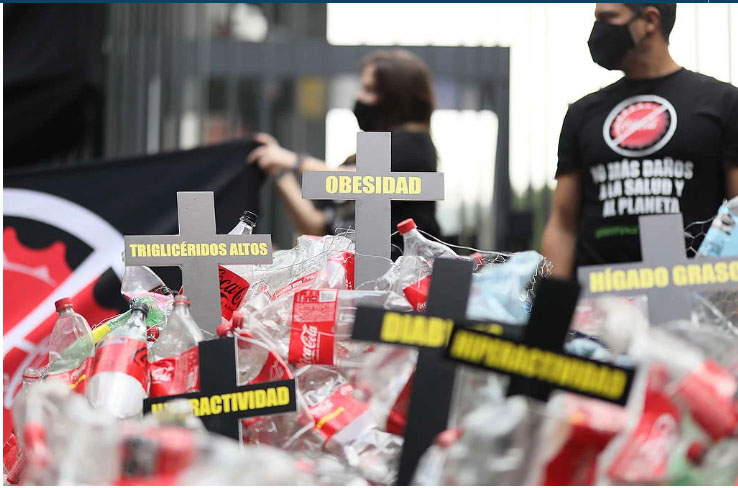 Protestan contra Coca-Cola y que deje de vender plástico