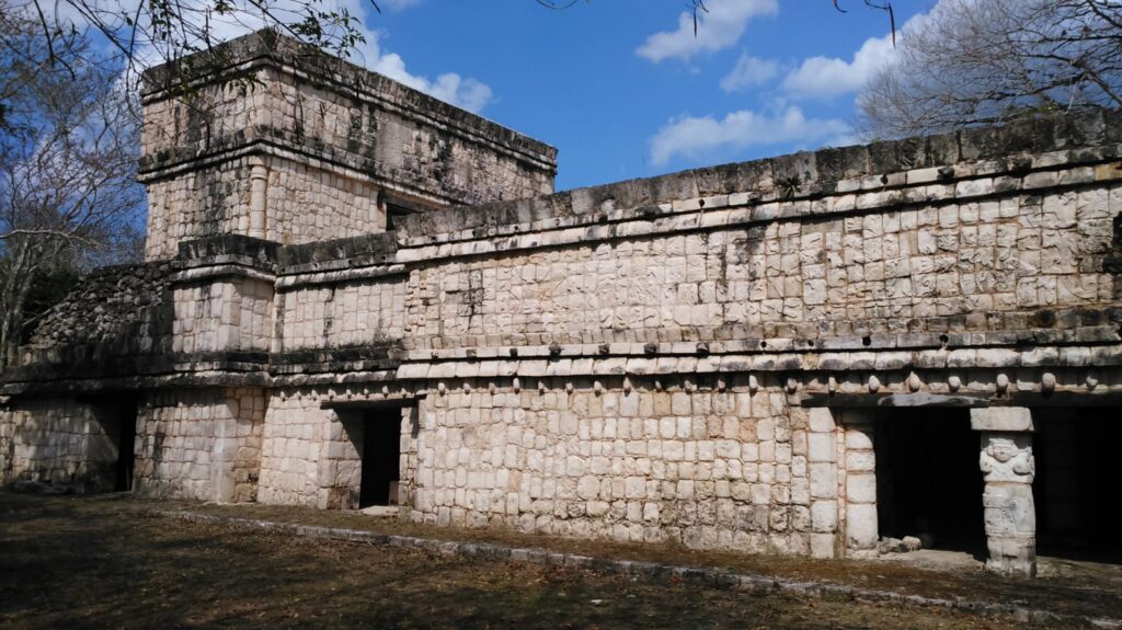Serie Inicial: un grupo residencial en Chichén Itzá