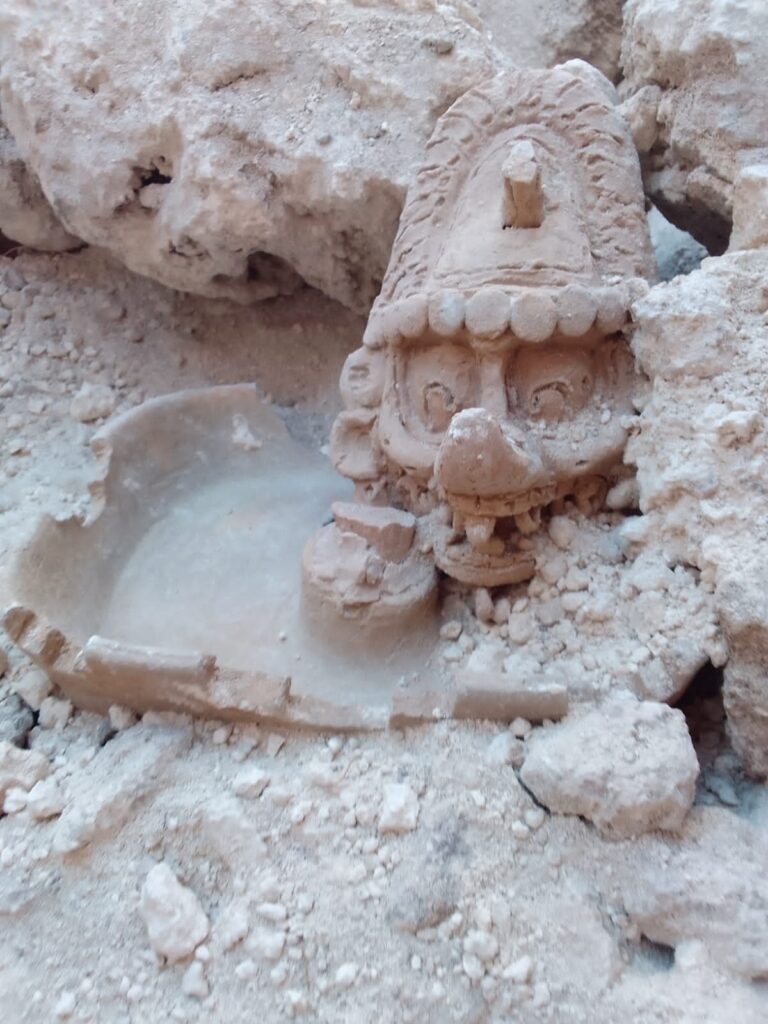 Arqueólogos descubren  representación del dios K’awiil