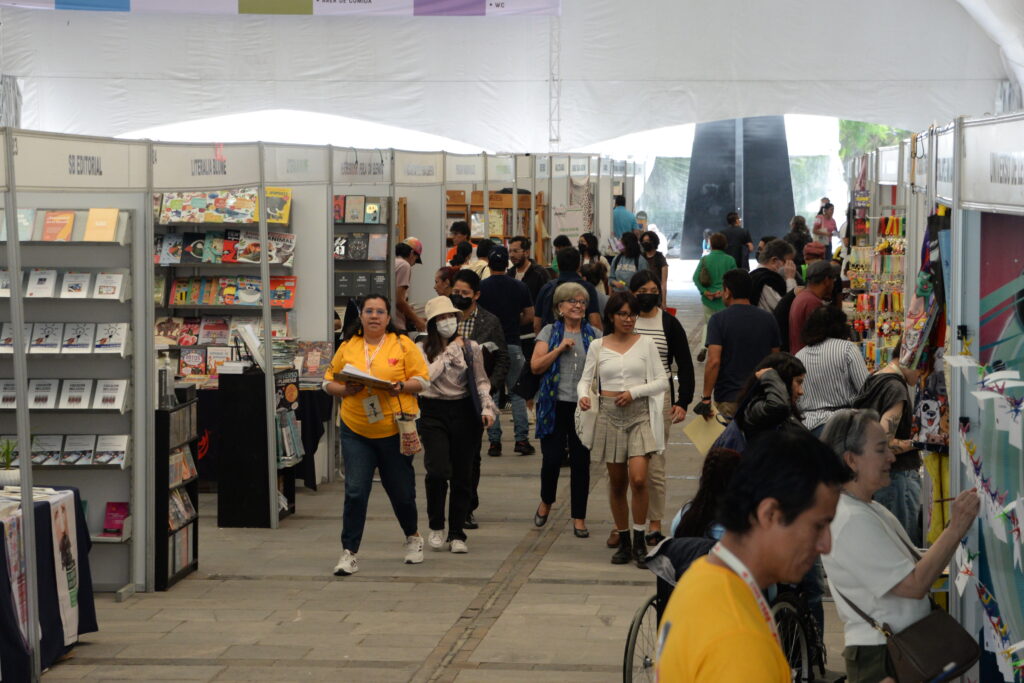 Comenzó La Fiesta del Libro y la Rosa 2023 en la UNAM