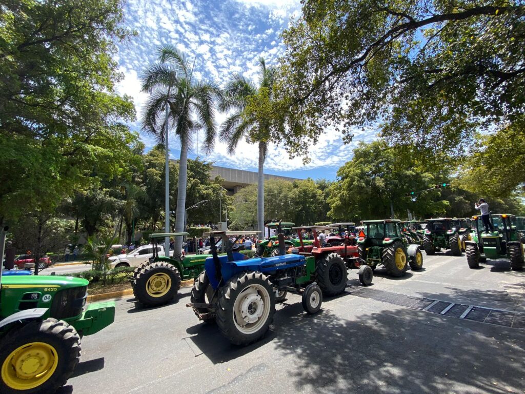 Protestan productores de maíz de Sinaloa