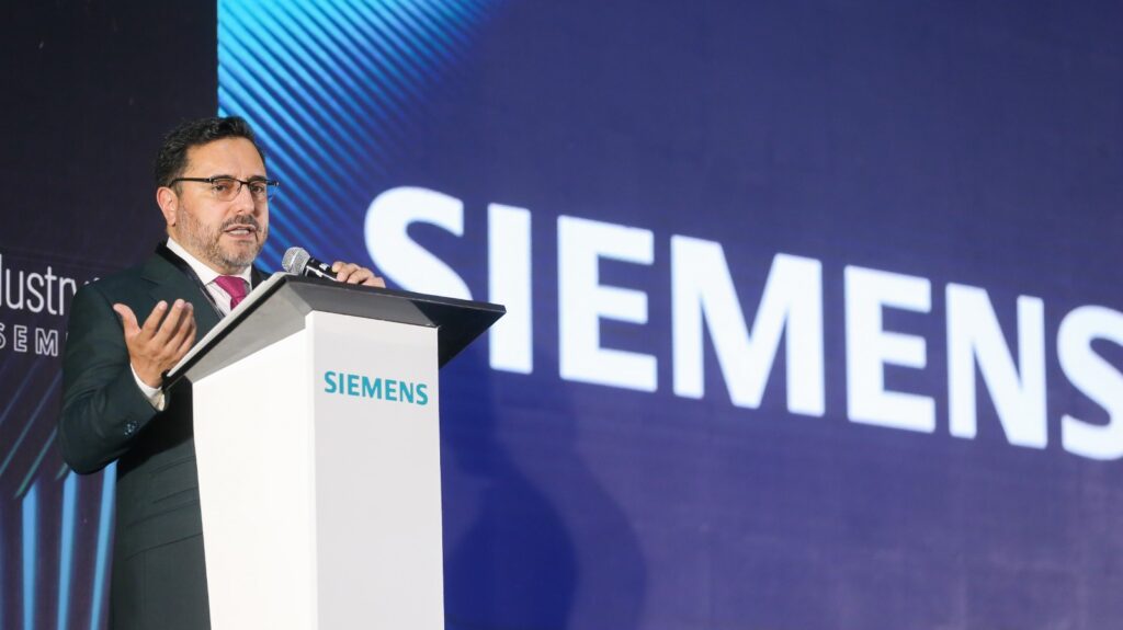 Colaboración IPN-Siemens para realizar servicio social 