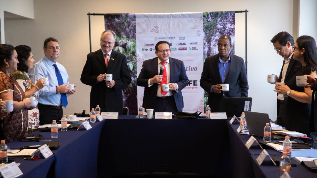 Llama México a fortalecer producción de café