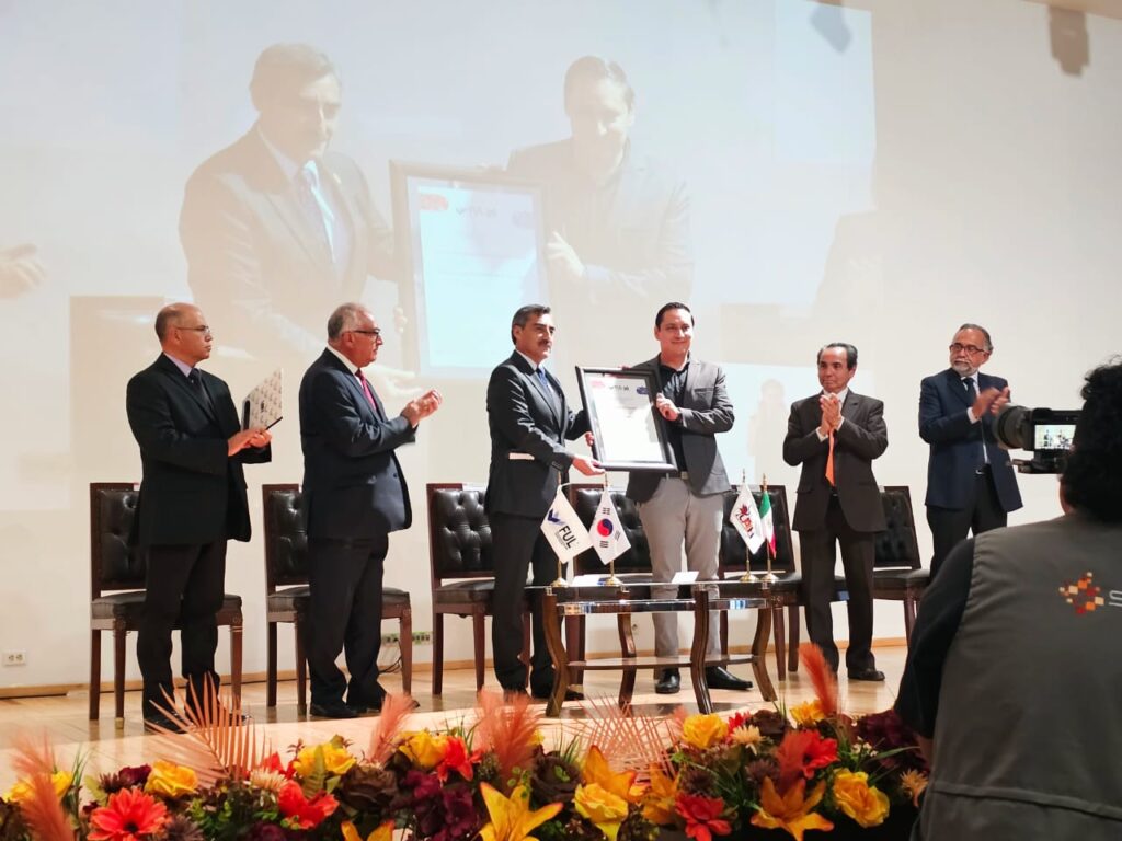 Rector de Chapingo recibe Mérito Editorial Universitario 