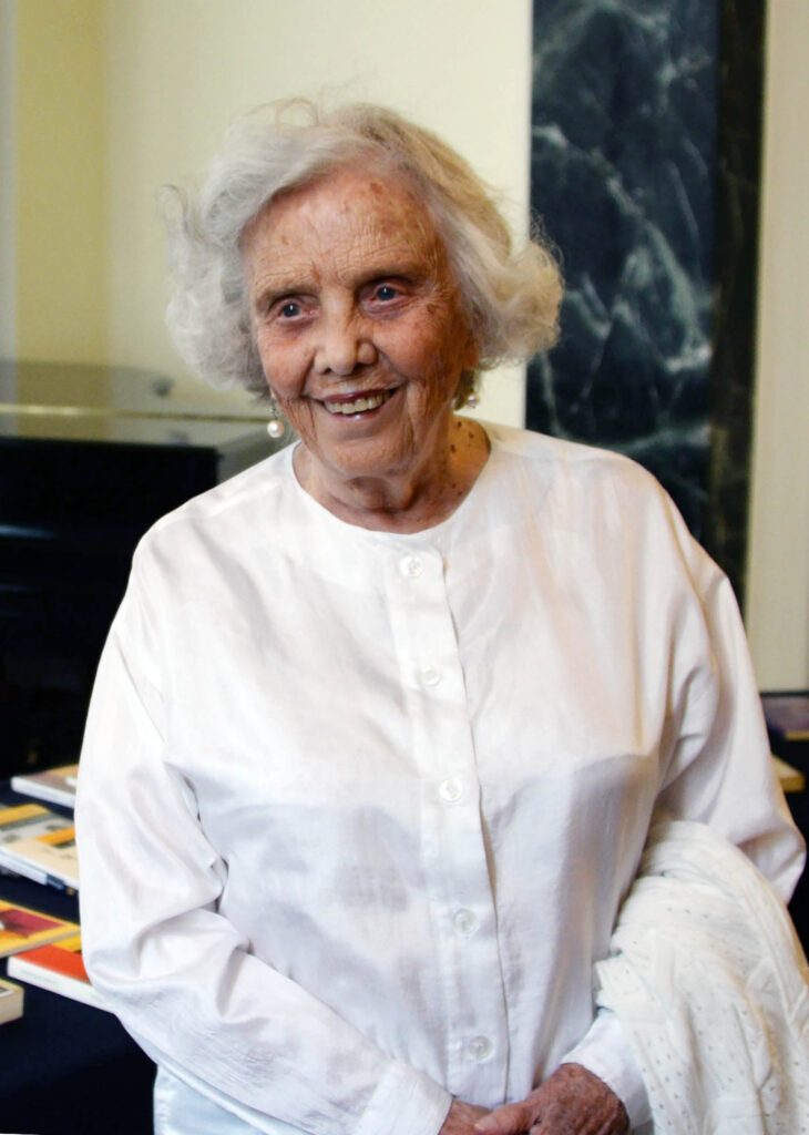 Elena Poniatowska obtiene el Premio Carlos Fuentes 