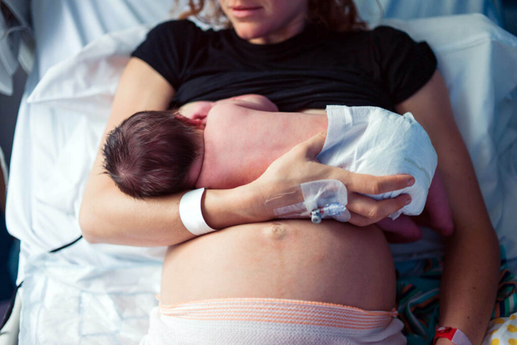 El parto natural fortalece el vínculo madre-hijo