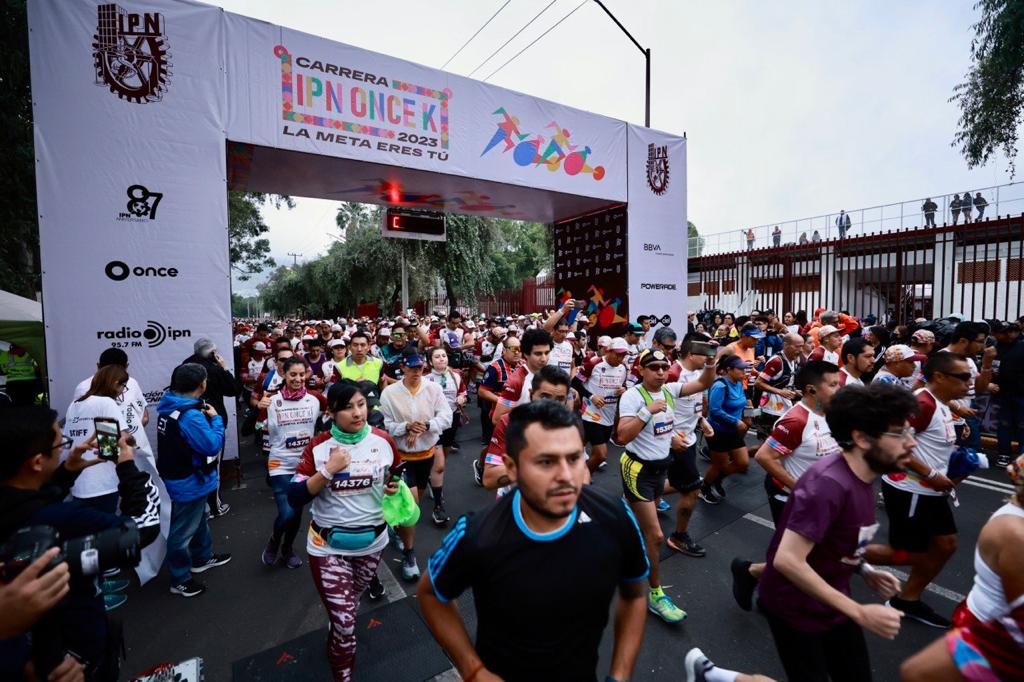 Participan 18 mil corredores en la 15ª Carrera Once K 