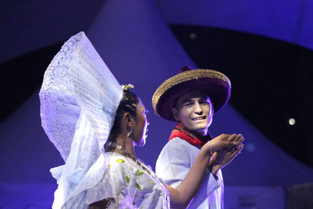 Gala “Seda y Percal- Novias de México”