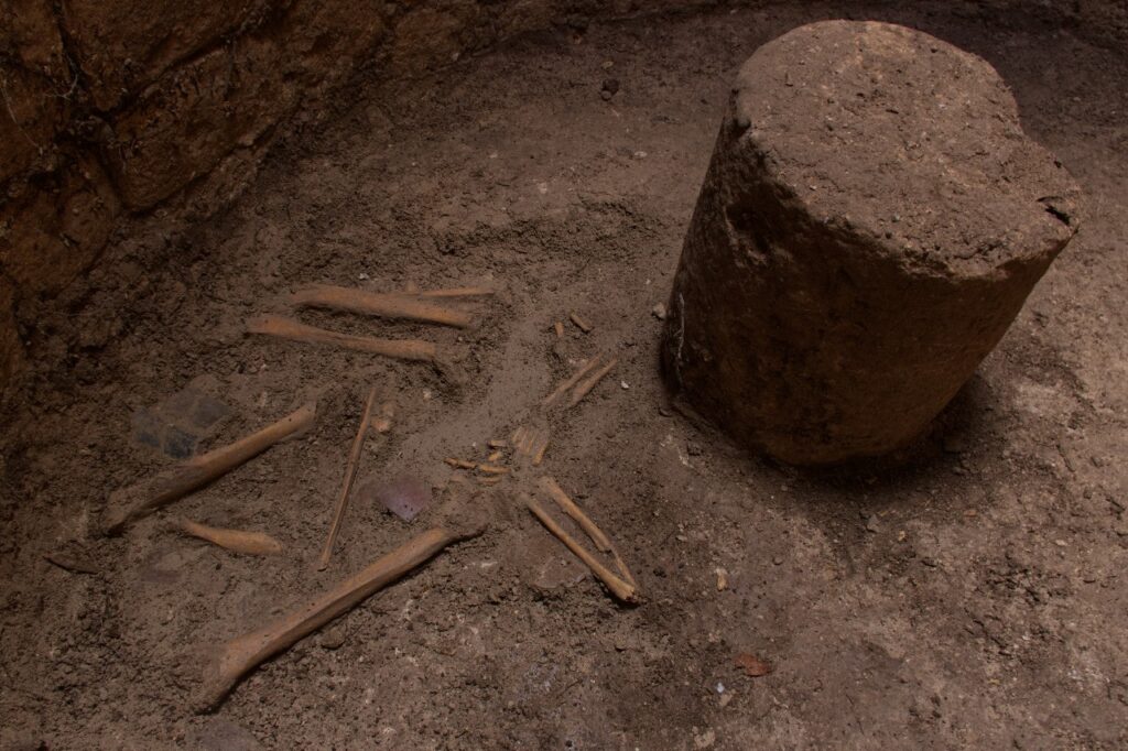 En Ek’ Balam- Yucatán descubren antiguo chultún 