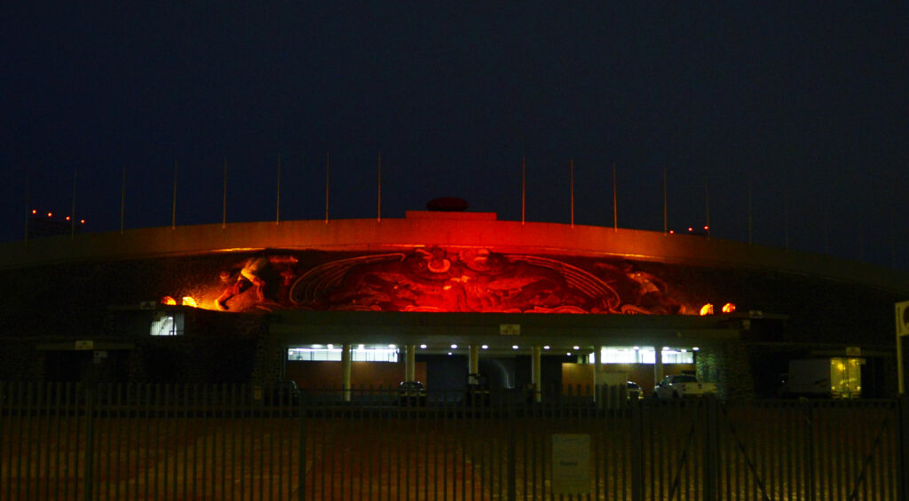 Se ilumina UNAM de naranja contra la violencia de género