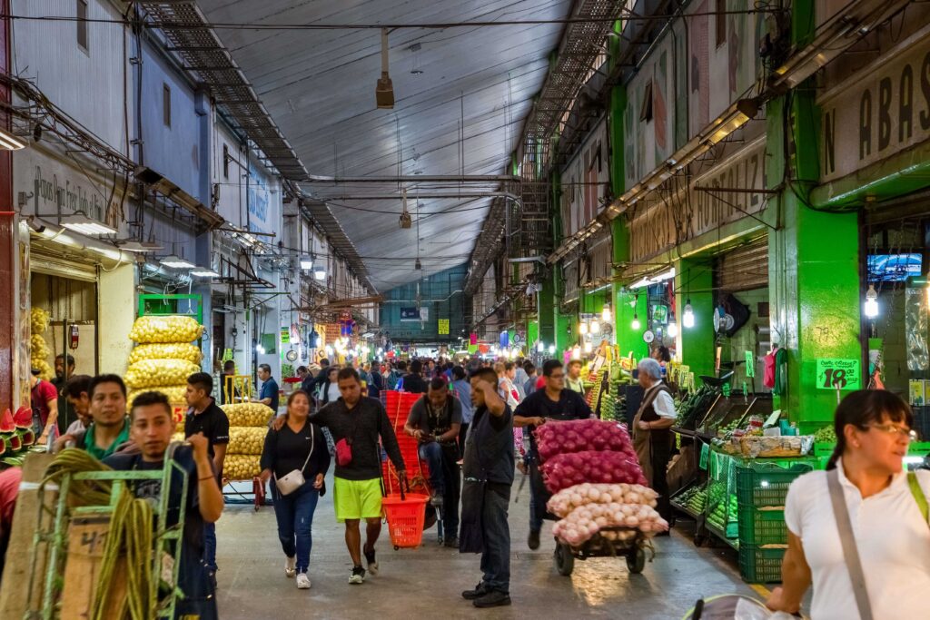 Reconocen a comerciantes de la Central de Abasto 