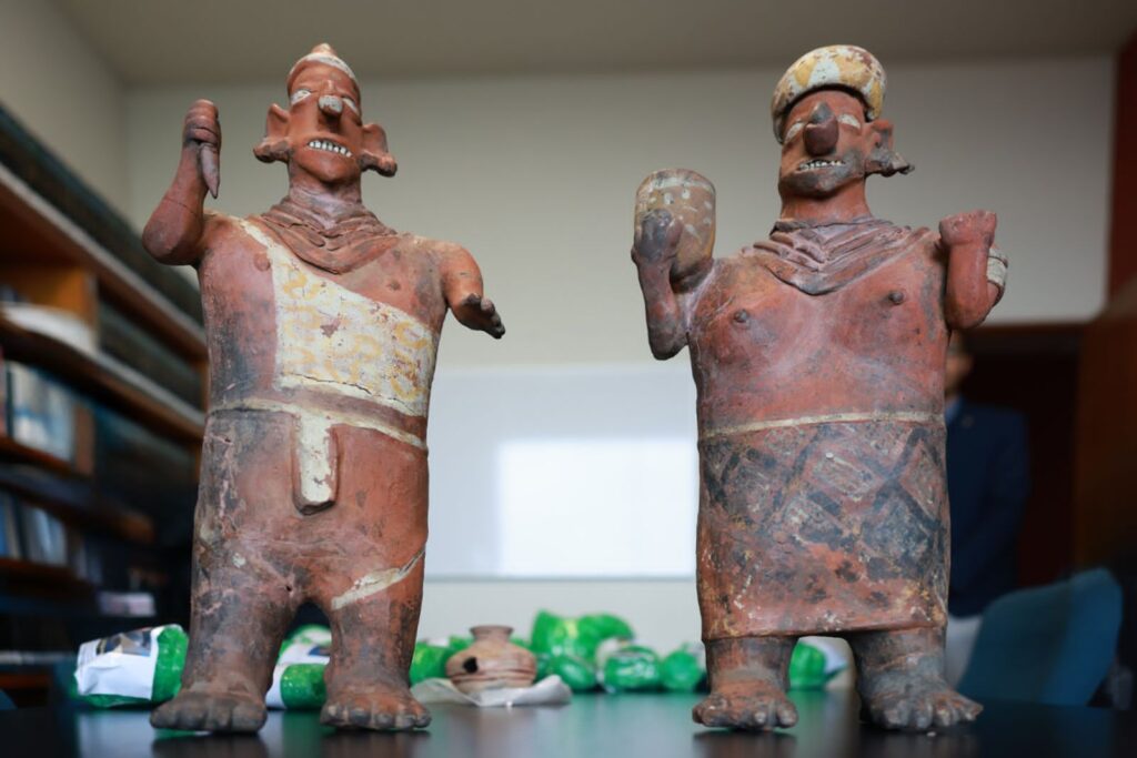 Entregan al INAH 46 piezas arqueológicas recuperadas
