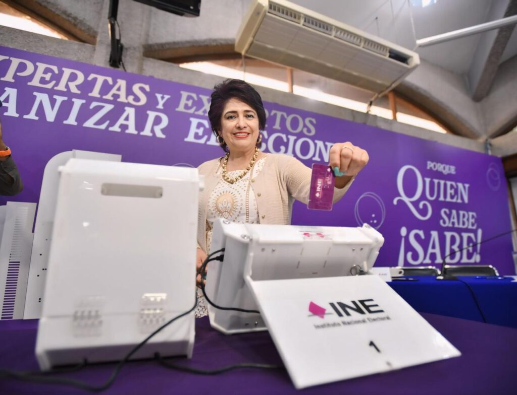 Presentan funcionamiento de las Urnas Electrónicas 