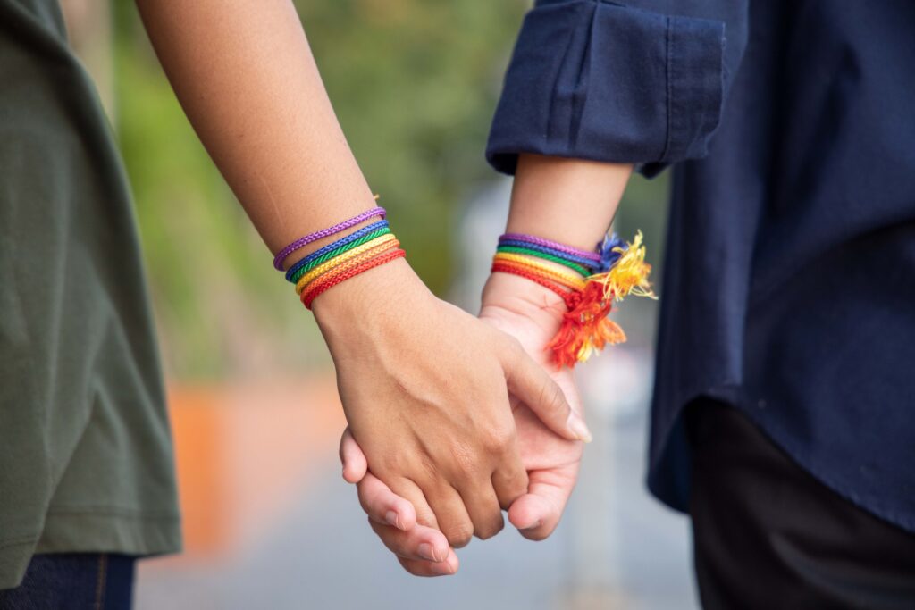 Comunidad LGBTTTIQA+ enfrenta doble discriminación 