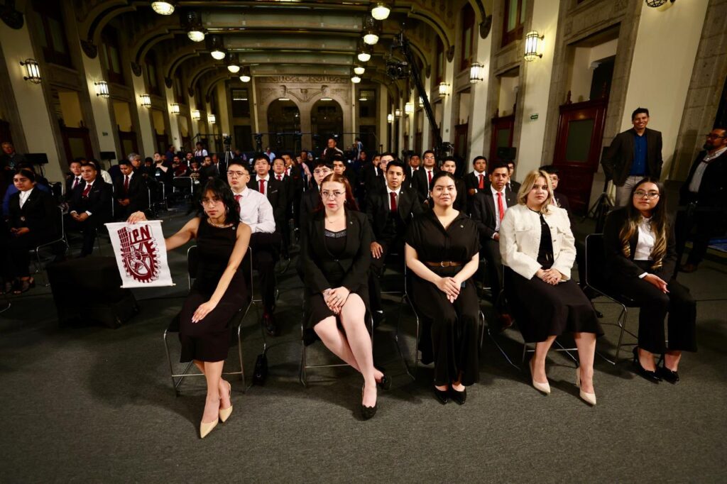 Presenta IPN primera generación en Ingeniería Ferroviaria  