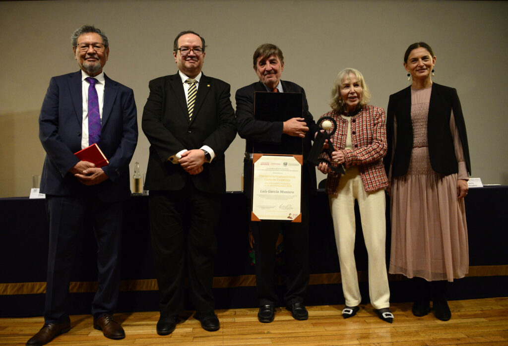 Luis García Montero recibe Premio Carlos Fuentes