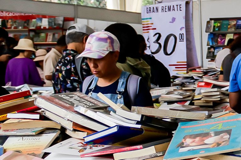 Registra gran remate de libros y películas 2024 