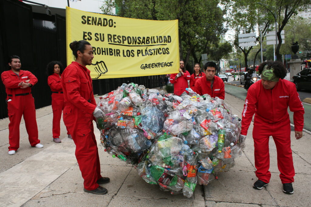 Piden al Senado prohibir plásticos