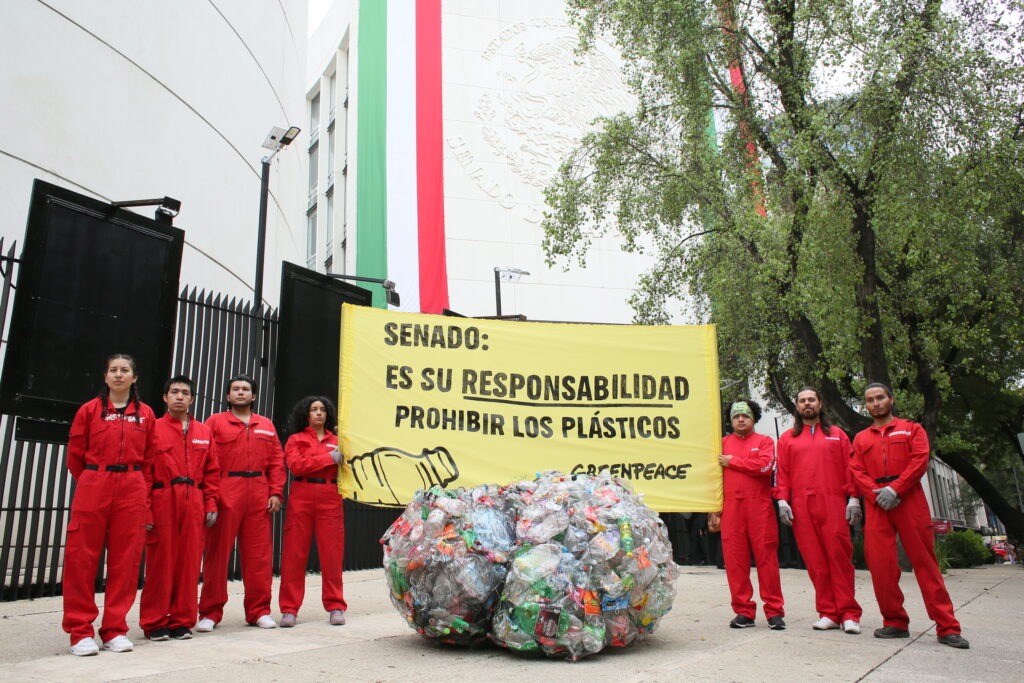 Piden al Senado prohibir plásticos