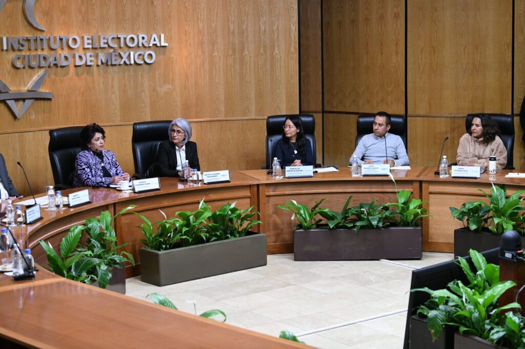 Firman convenio IECM y OEI en materia de democracia 