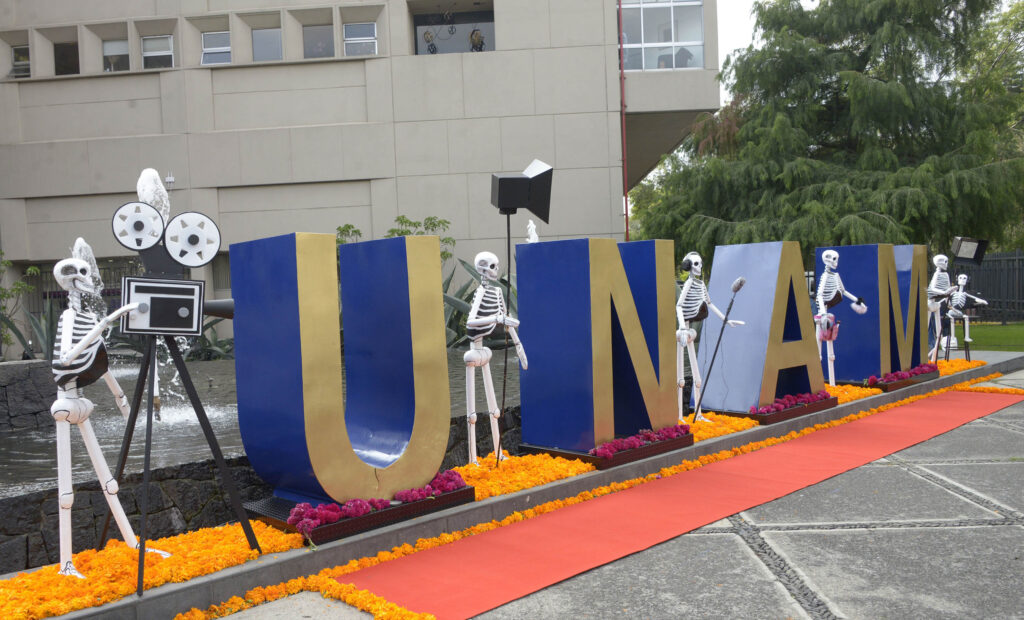 Megaofrenda UNAM recuerda el cine mexicano