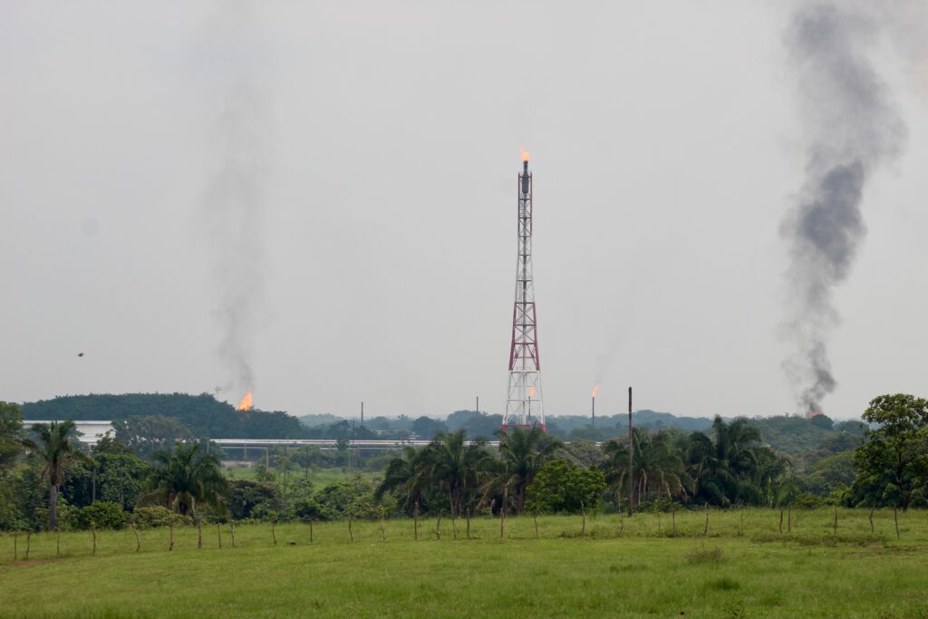 Quema de gas en el sureste de México impacta a bebés