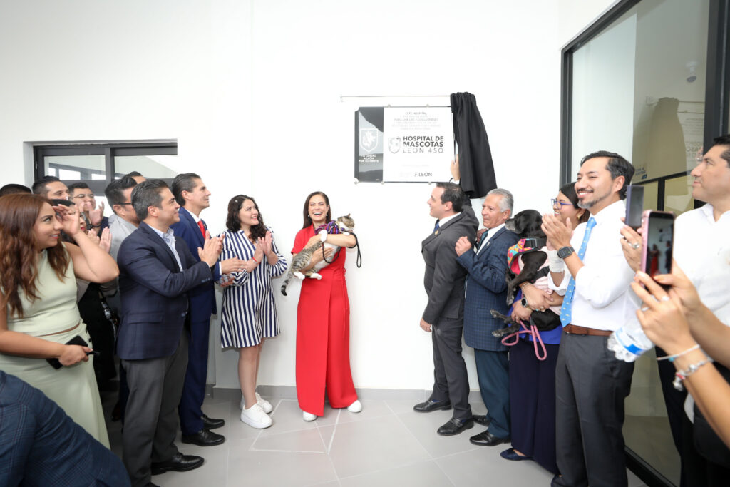 León inaugura el primer hospital veterinario público