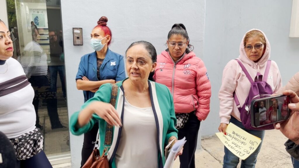Nueva protesta de extrabajadores del Sanatorio Trinidad