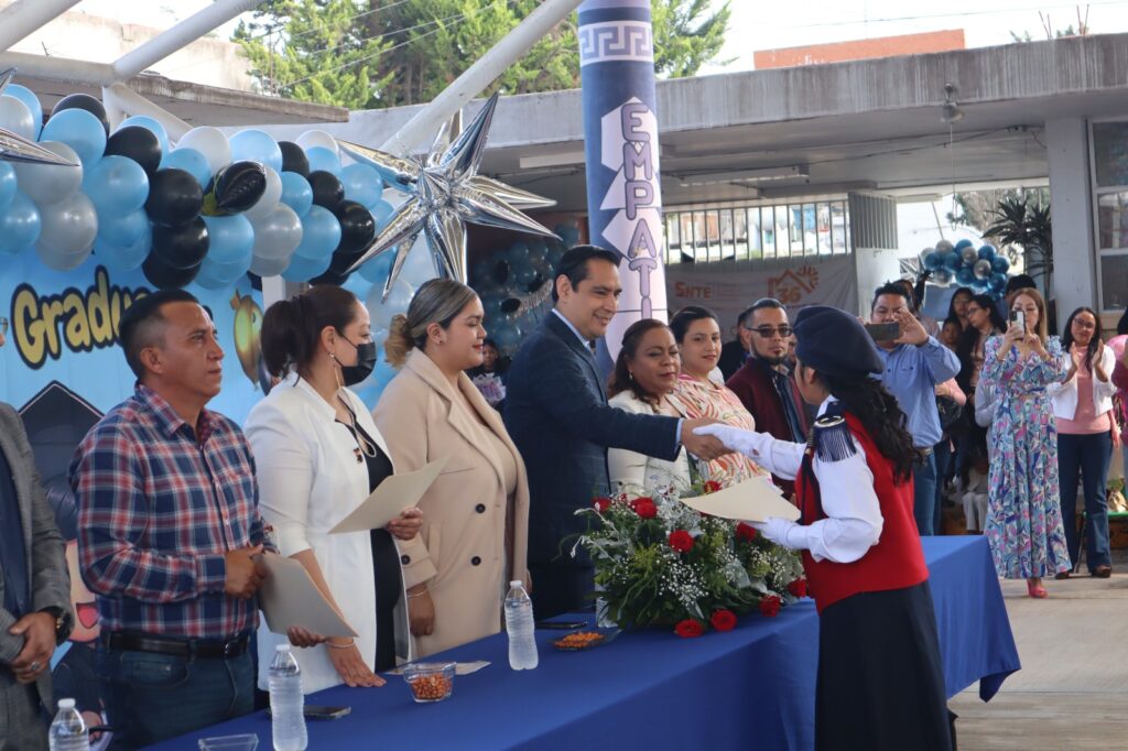 Rector de Chapingo: padrino de generación en primaria