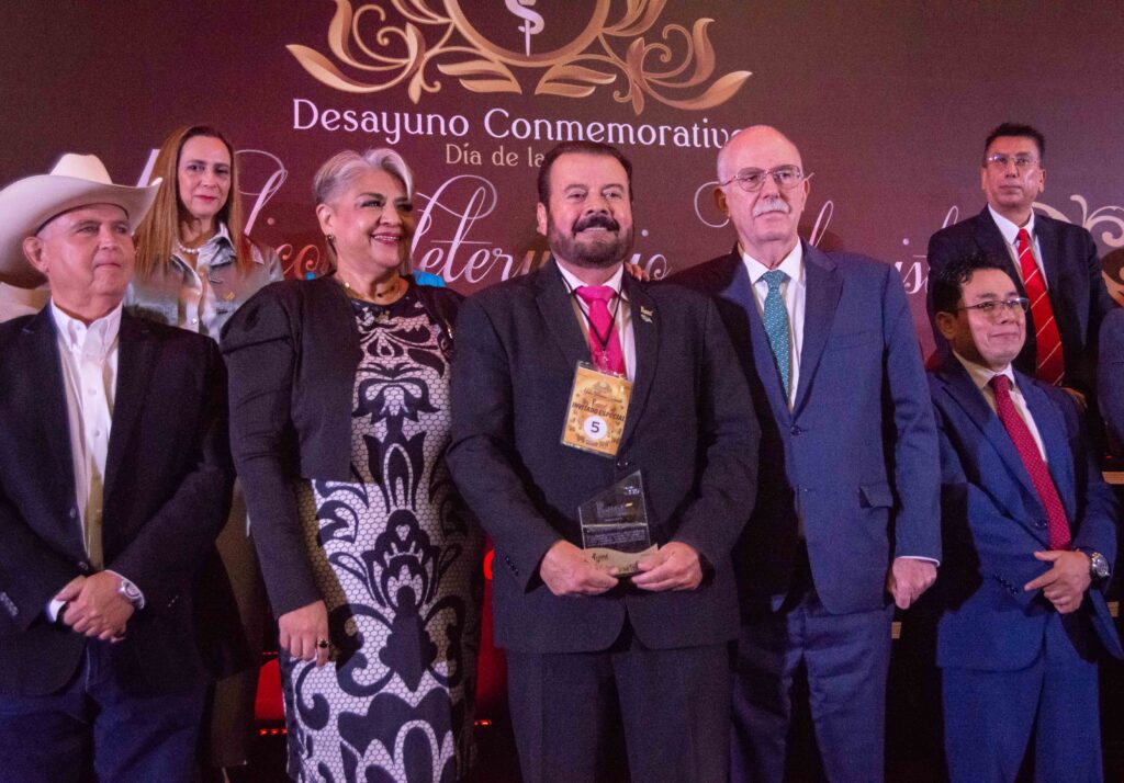 Reconocen a médicas y médicos veterinarios